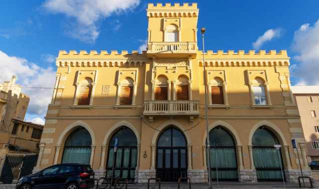 Bari, quell'antica dimora sul mare che sembra un piccolo castello:  l'eclettica Villa Rosa